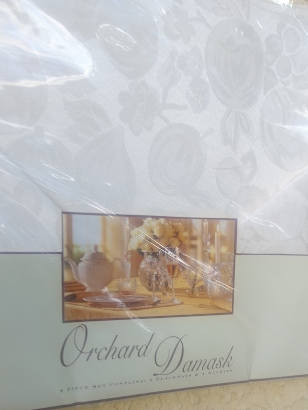 Orchard Damask Eight Piece Set - 4 Place Mats,4 Napkins - Elegant Home Kitchen